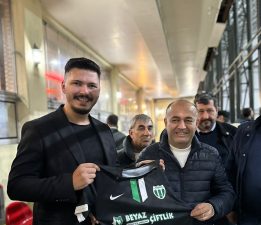 CHP Genel Başkan Yrd. Özgür KARABAT’a Şampiyon Saray Spor Forması