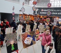 Okulun Adı Gibi “Yedi Renk” Sergi yoğun ilgi görüyor