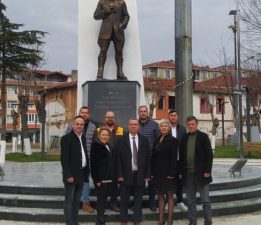 Ayaspaşa Mahallesi Muhtar Adayı Bülent Aydıntürk aza adayları ile birlikte sahaya indi.