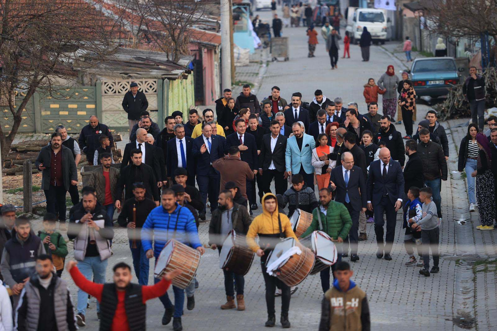 DEVA Partisi GENEL BAŞKANI ALİ BABACAN ROMAN MAHALLESİNİ ZİYARET ETTİ