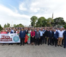 Festival Ateşi Binlerce Kişinin Katıldığı Kortejde 58. Kez Yakıldı