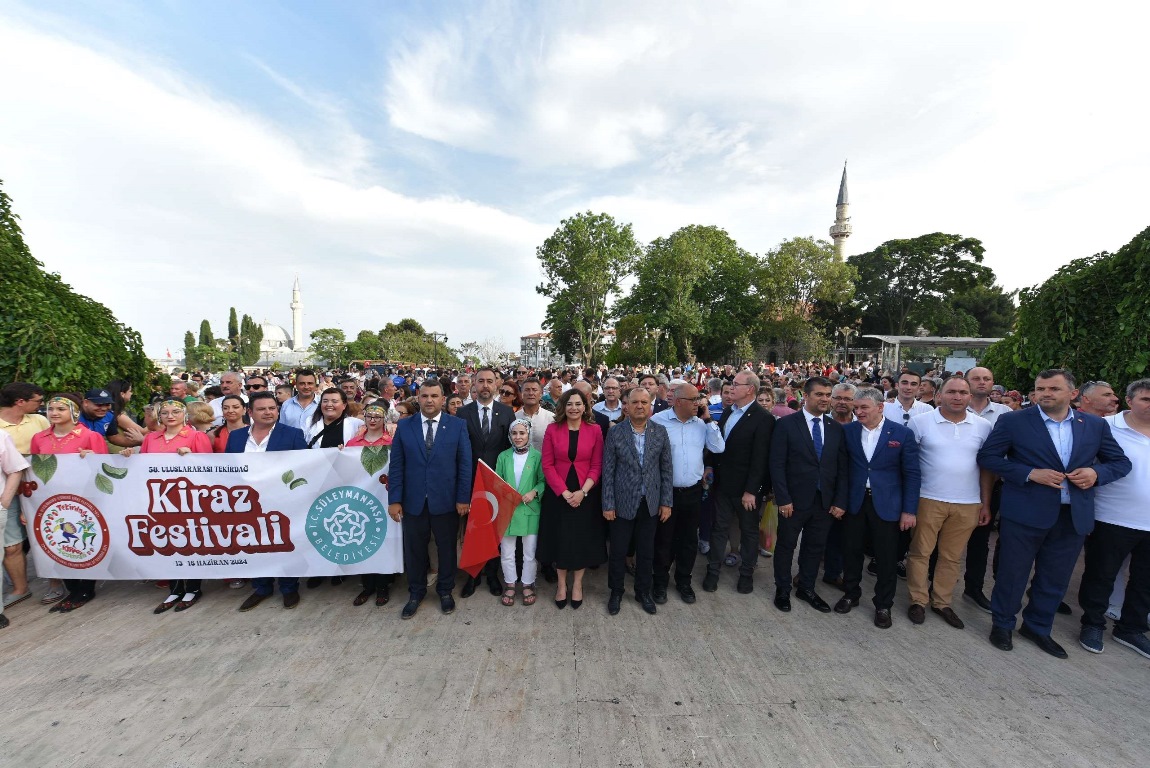 Festival Ateşi Binlerce Kişinin Katıldığı Kortejde 58. Kez Yakıldı