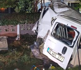 Saray’da hafif ticari araç yoldan çıktı: 2 Ölü