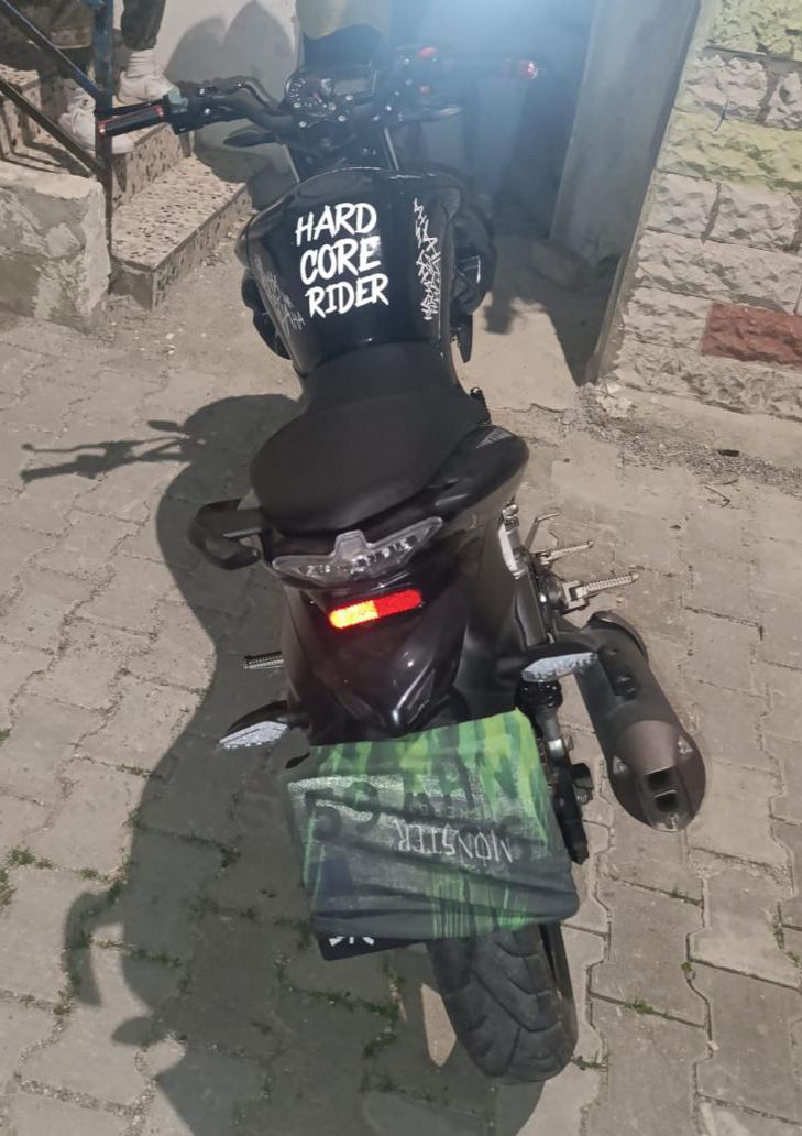 Abartı Egzozlu Motosikletli  Örtülü Plakayla Yakalandı !