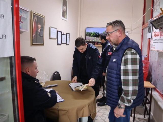 Zabıta ekipleri kaldırım işgallerini denetledi