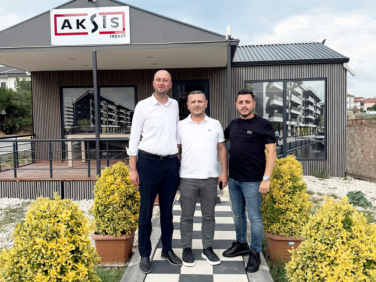 Başkan Cari’den AKSİS İnşaat’a ziyaret