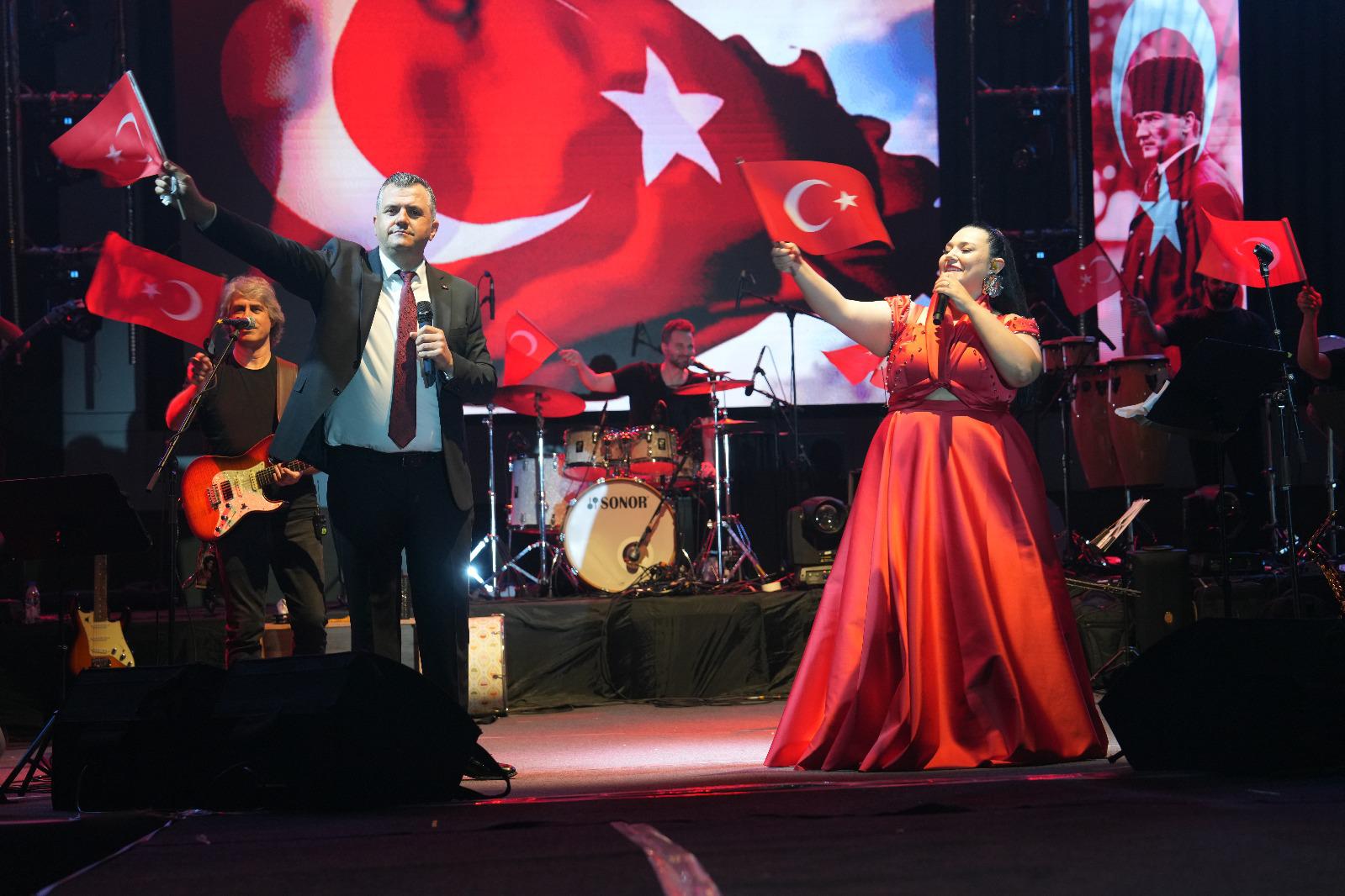 Tuğçe Kandemir Saray’ı Salladı