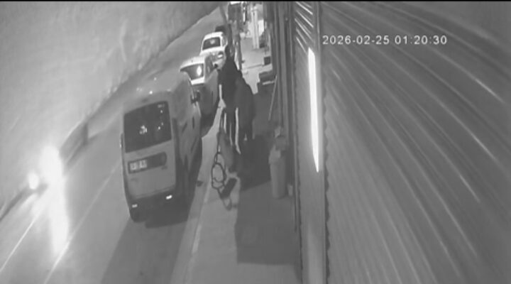 Büyükyoncalı’da Kamu Malına Zarar Veren Gençler Kameraya Yakalandı