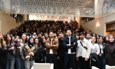 NKÜ’DE İZDİHAM! “HİKAYEDEN ADAMLAR”A BİNİ AŞKIN GENÇ AKINI 