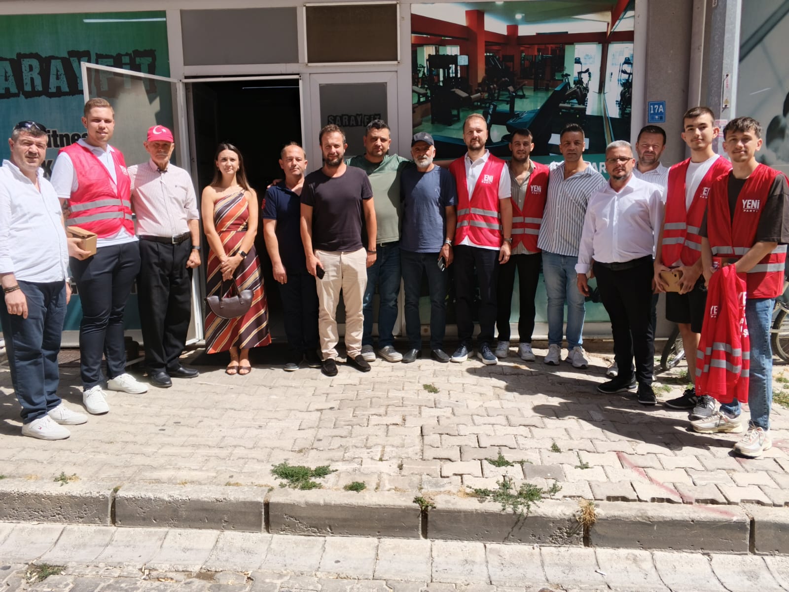 Yeni Parti Saray’da Sahaya İndi
